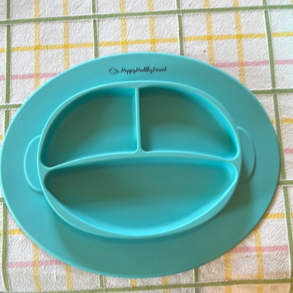 Nonslip, silicone plate for high chair or table